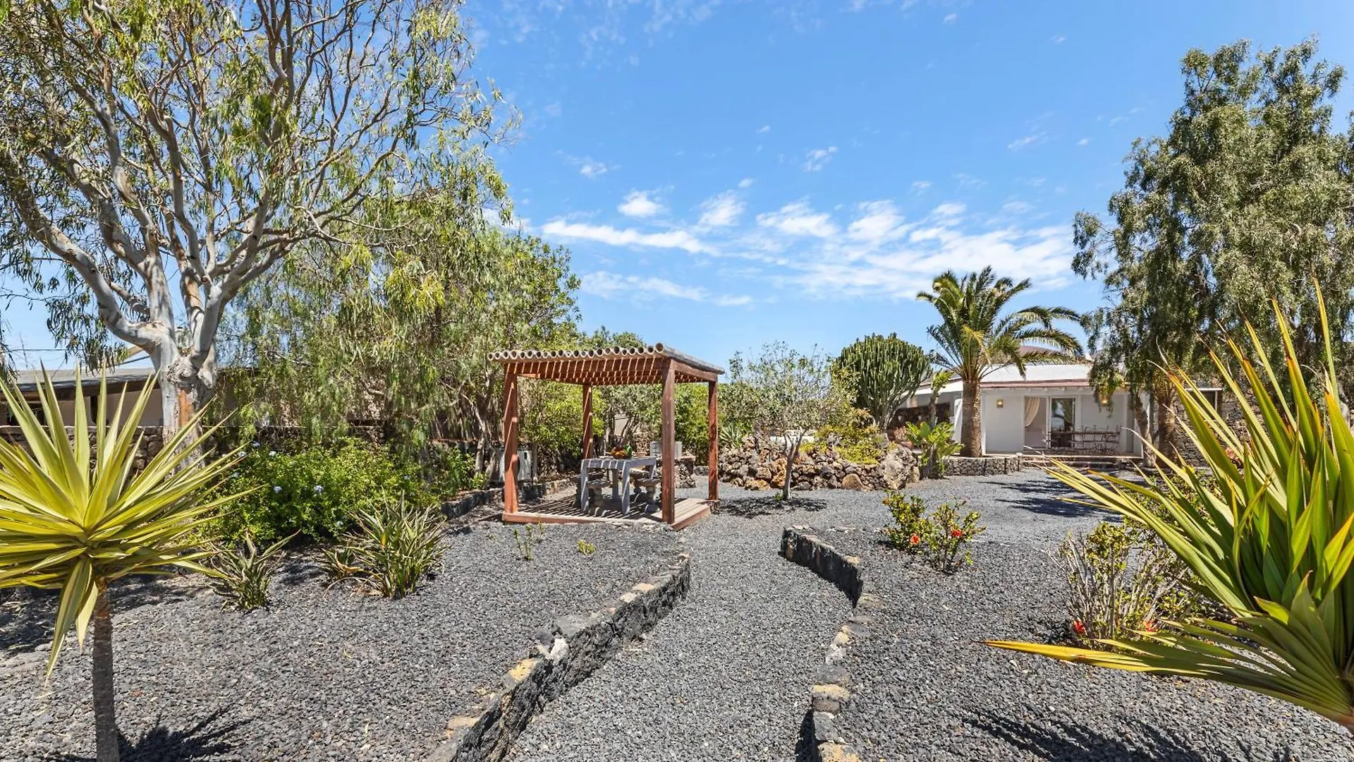 וילה לאחארס Casa Brixio - Beheizter Privatpool Und Grosser Garten